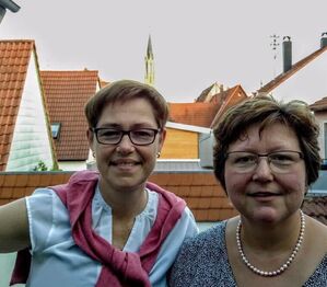 Stadträtinnen v.l.: Dr. Andrea Schröder-Ritzrau und Petra Wahl