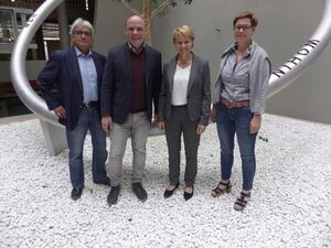 v.l.n.r.: Manfred Zuber, Daniel Born MdL, Bürgermeisterin Christiane Staab, Dr. Andrea Schröder-Ritzrau