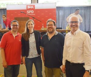 Den beiden Europakandidaten gratulierten Frank Rieger und Alexander Lucas vom Dielheimer SPD-Ortsverein.