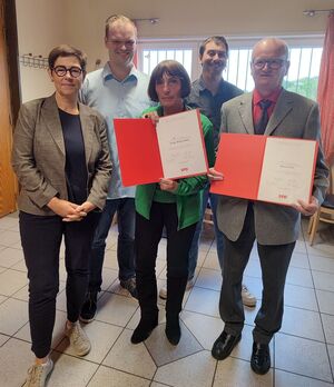 Für langjährige SPD-Mitgliedschaft geehrt: Helga Hergenhahn und Klaus Grün.