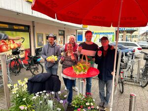 Verbreiten Osterfreude: Dominik Frankmann, Daria Gretzinger, Wolfgang Werner, Stefan Gretzinger, Klaus Grün (v.l.)
