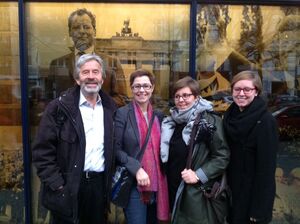 Walldorfer Genossen vor dem Willy-Brandt Haus