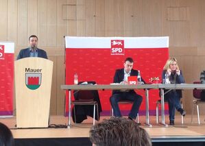 Akif Ünal beim Redebeitrag