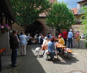 Der Innenhof des Rathausnebengebäudes bot ein schönes Ambiente für den Kulturtreff