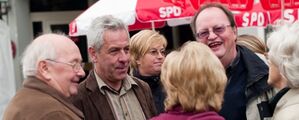 Friedrich Scheerer im Gespräch mit Bürgerinnen und Bürgern