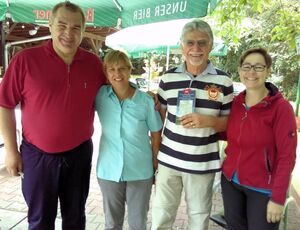 Geschenkübergabe. V.l.n.R: Thorsten Krämer, Renate Schmidt, Edwin Schreyer und Dr. Andrea Schröder-Ritzrau