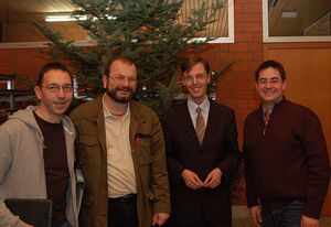 Markus Wodopia (li.), Peter Steininger (2. v.l.), und Alexander Lucas (re.) mit dem Kreisvorsitzenden Lars Castellucci