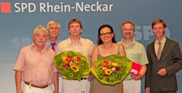 Kandidat und Ersatzbewerberin (3. und 4. v.l.)
